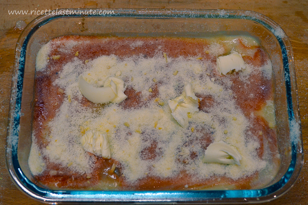 Last layer with béchamel, meat sauce, parmesan and flakes of butter