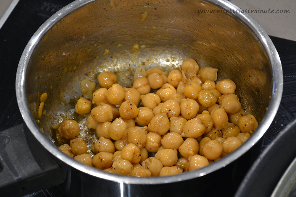 Savory chickpeas well cooked in a pan