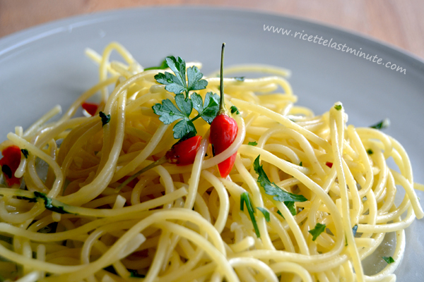 Spaghetti with garlic, oil and chili pepper traditional version