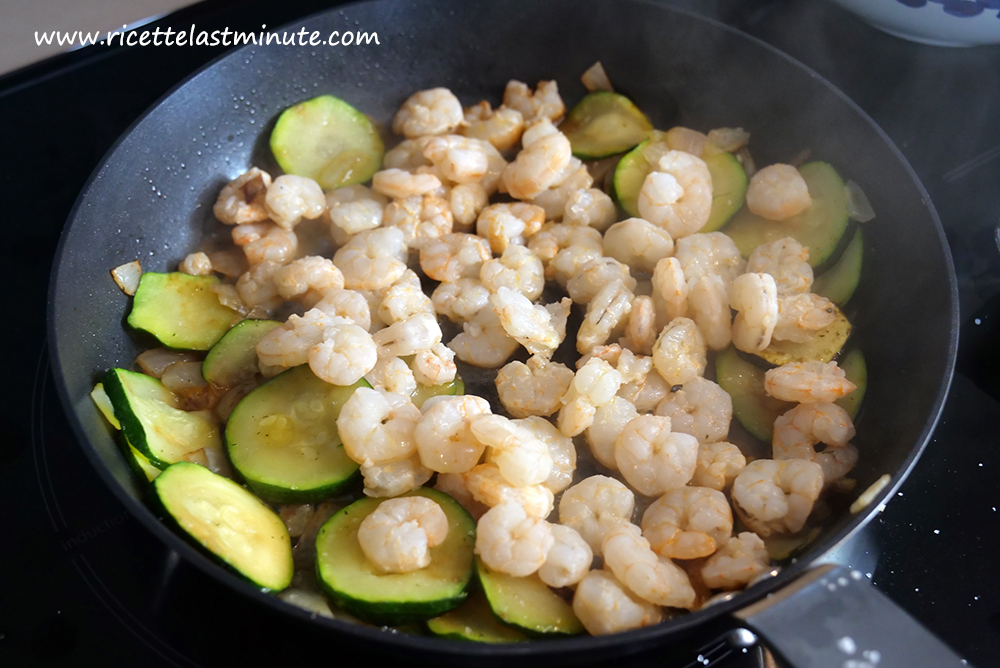 Shrimps joined in the pan with other ingredients