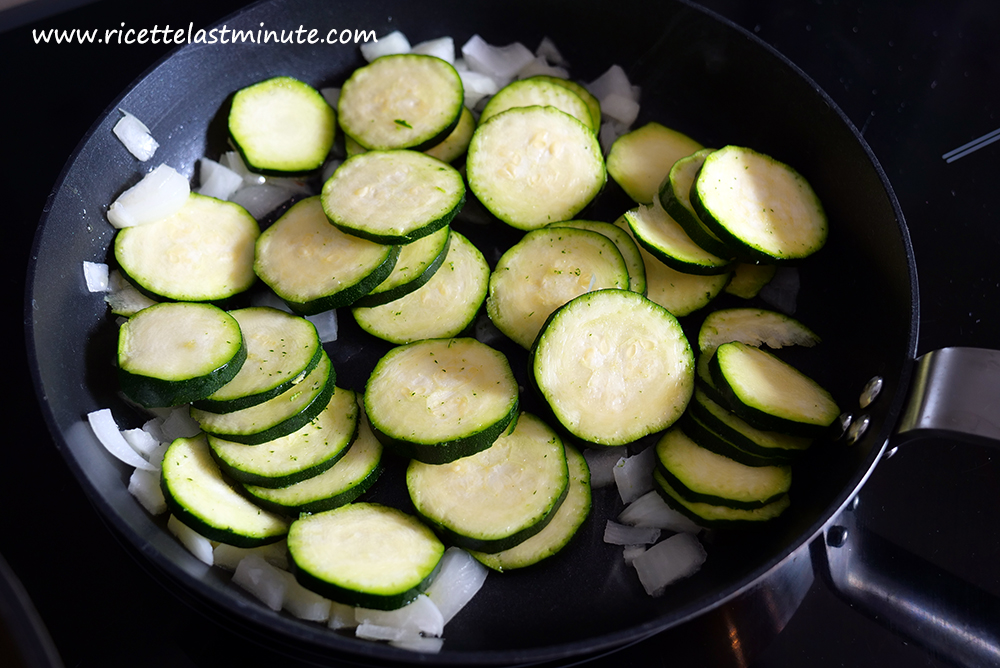 Zucchini into rounds with onion in a pan