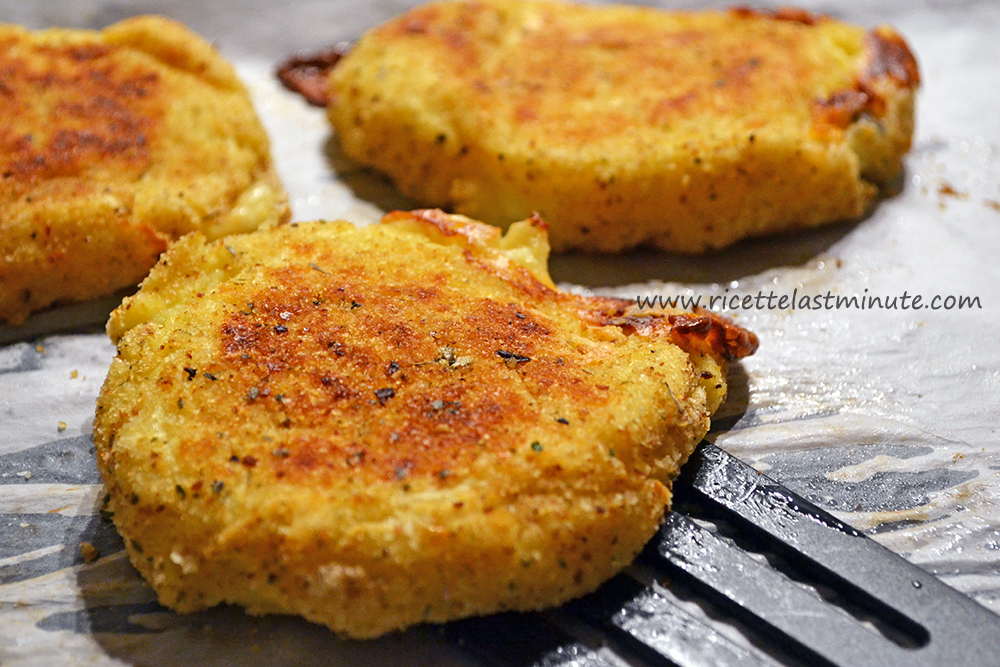 Mashed potato cakes with stringy cheese