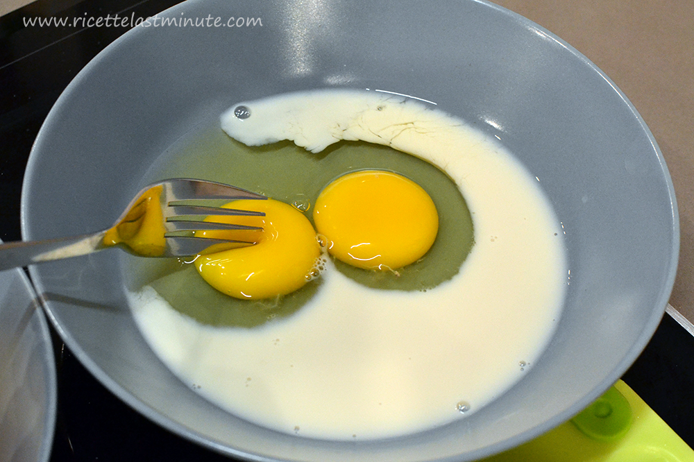 Uova e latte pronte per esere mixate.