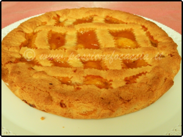 Crostata casereccia con marmellata di albicocche