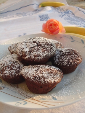 Ricetta dei muffin al cioccolato e banane (senza uova)