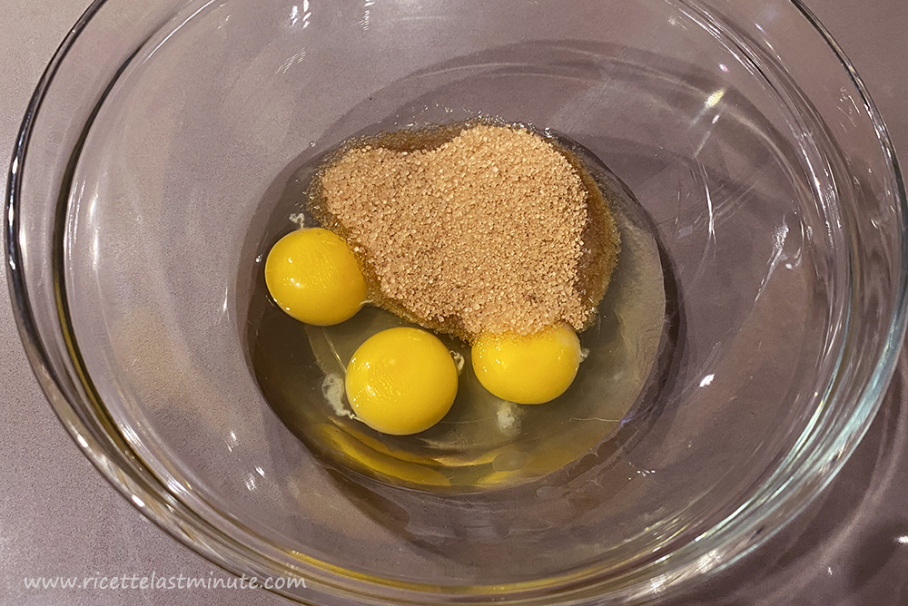 Ciotola con 3 uova e zucchero