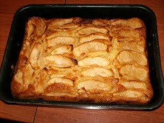 Ricetta della torta di mele con salsa alla vaniglia