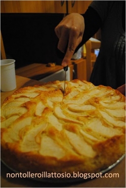Taglio della torta di mele