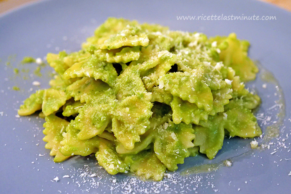Ricetta della pasta con crema di piselli e broccoli
