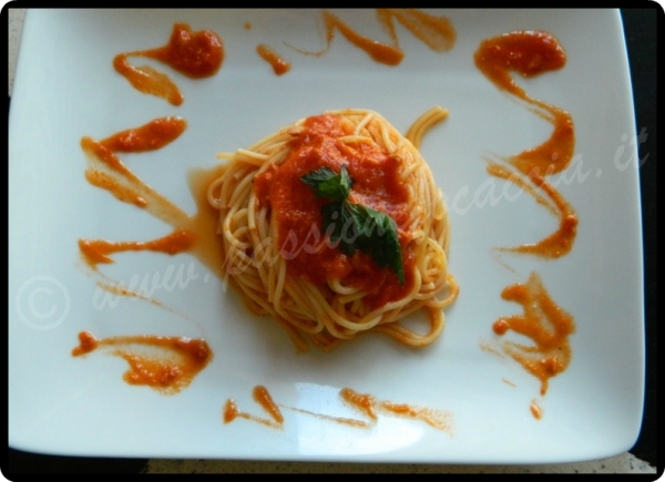 Spaghetti al sugo di tonno
