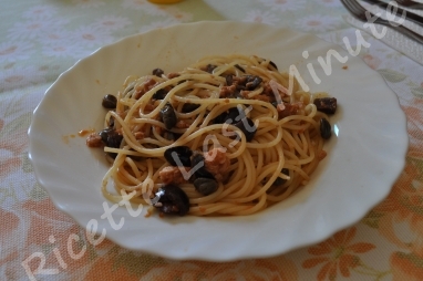 Ricetta degli spaghetti al tonno e olive