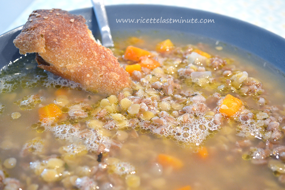 Ricetta della zuppa di farro con lenticchie rosse