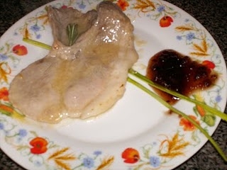 Ricetta del prosciutto di maiale al rosmarino con confettura di cipolle